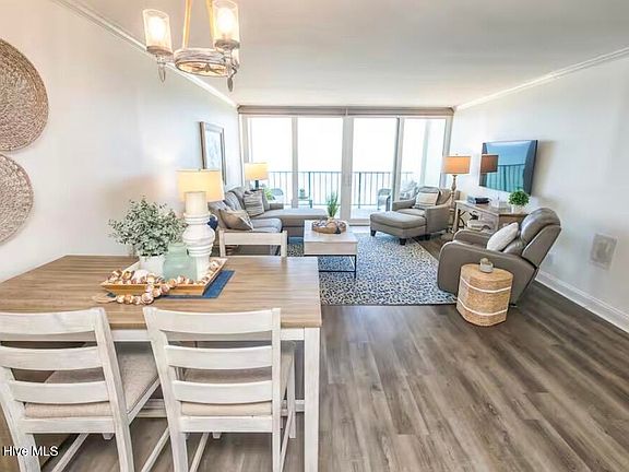 5th image of 1704 Lumina Avenue N Apt 8d