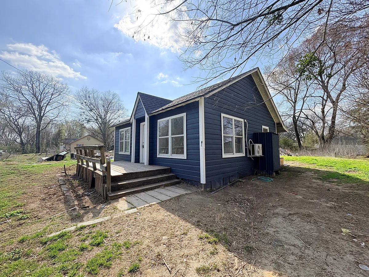 Building Photo - 906 Peach St