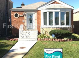 8818 S Paxton Ave, Chicago, IL 60617