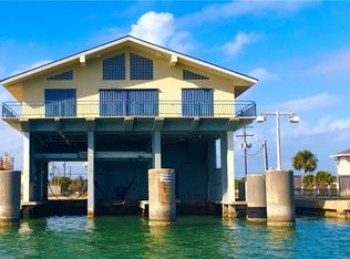 2229 W Maple St, Port O Connor, TX 77982
