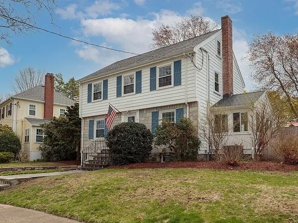 11 Carlson Cir, West Roxbury, MA 02132