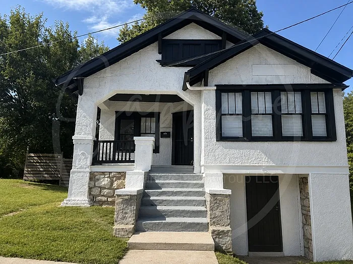 3 bed, 1.0 bath, $1,250 — Photo 1
