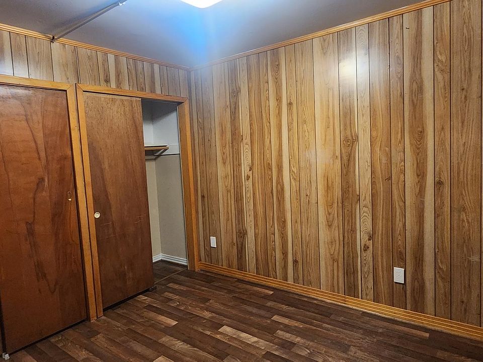 2nd Bedroom with Double Closet.