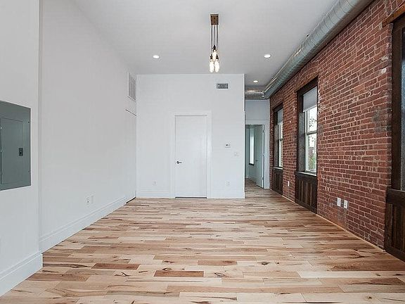 3rd image of 196 Pine St Unit 3R