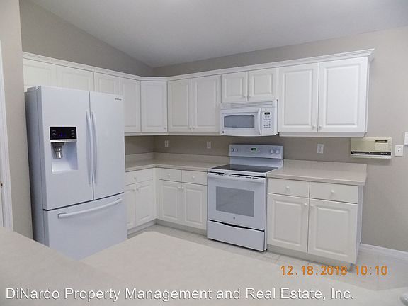 3rd image of 1695 Town Park Dr