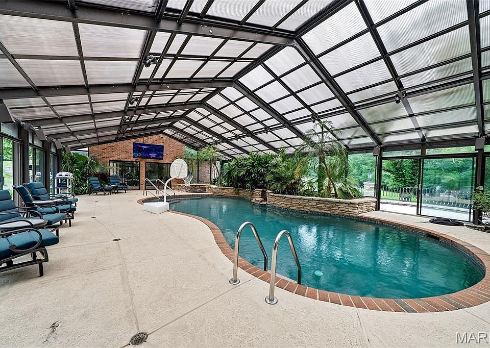 49th image of 10700 Starhill Dr
