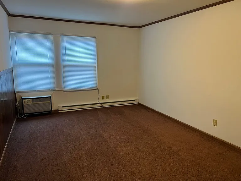 920 Greenbrier Rd — Photo 3