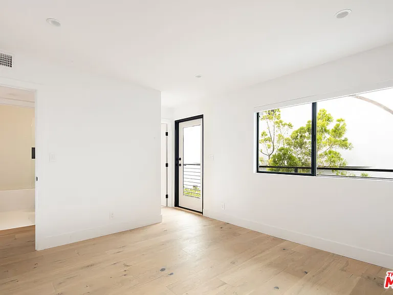 2811 3rd St #8 — Photo 7