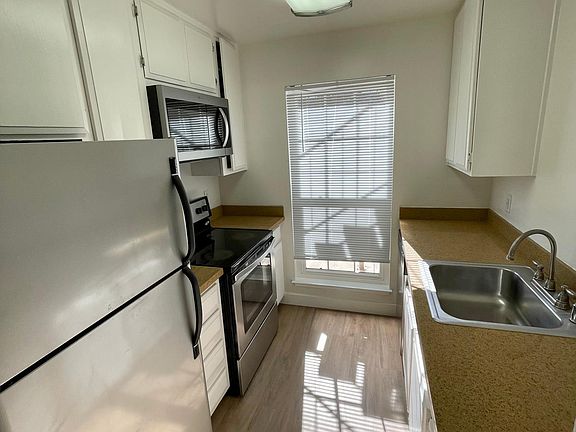 2nd image of 1921 California St Unit 10
