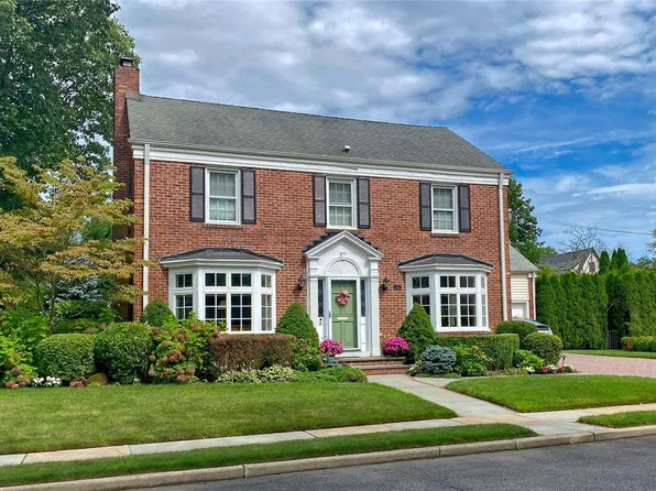 123 Lee Road, Garden City, NY 11530