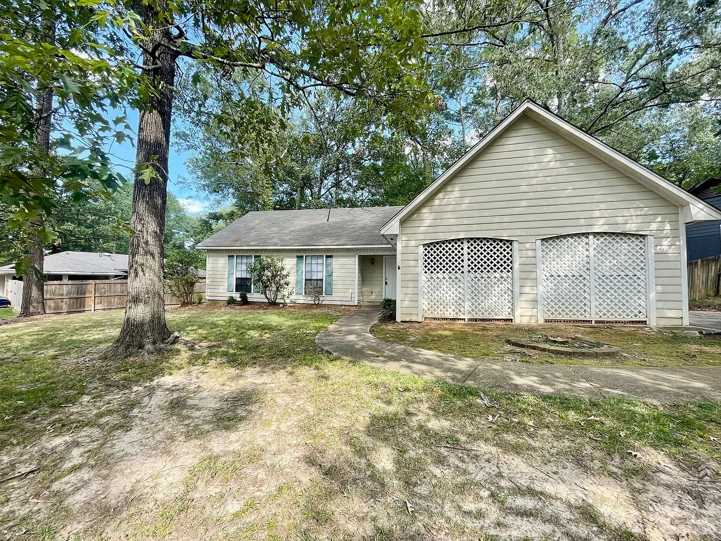 Charming 3 Bedroom Home in Brandon 047 Great Location- Recently Renovated! — Photo 1