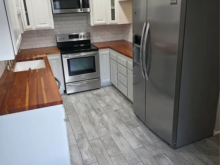 4558 Willis Ave — Photo 1