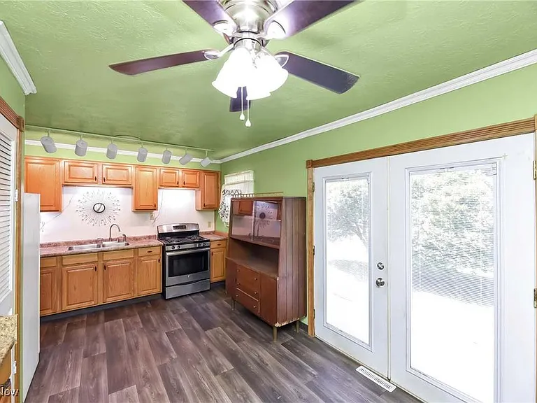 9117 Wilverne Dr — Photo 20