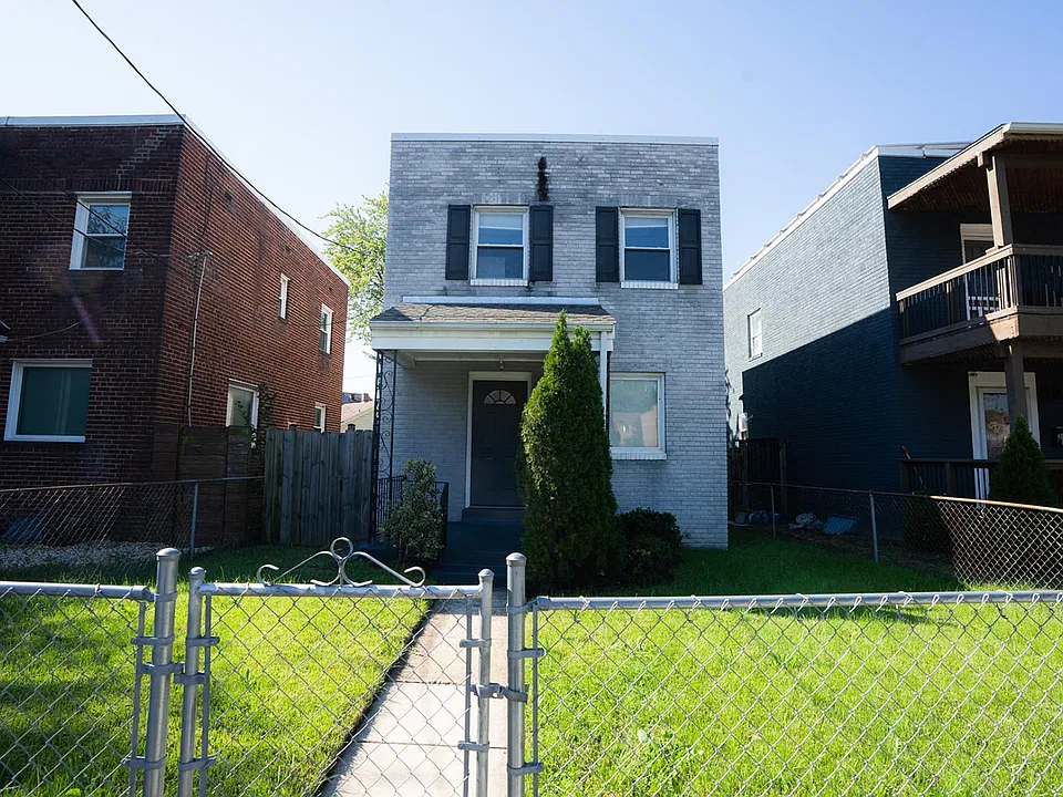 2528 S Dakota Ave NE