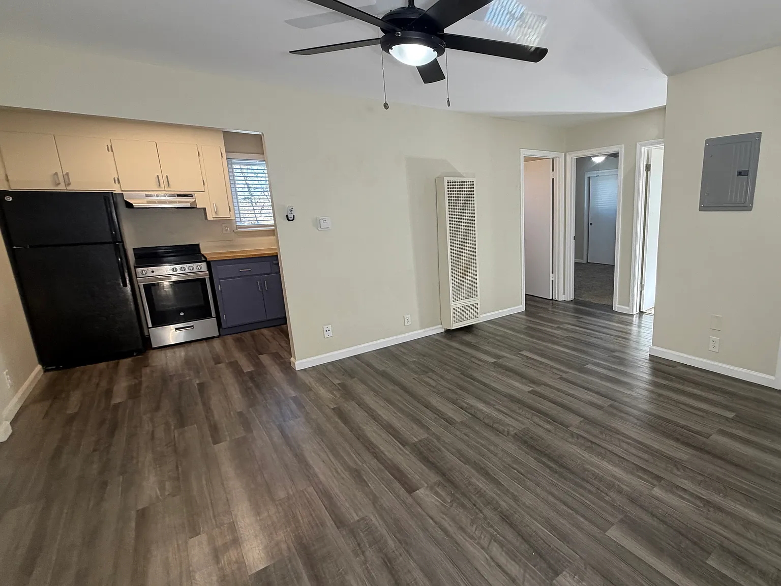 2 bed, 810 sqft, $1,950 — Photo 1