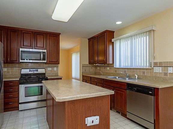 4th image of 1405 Fox Sedge Trl