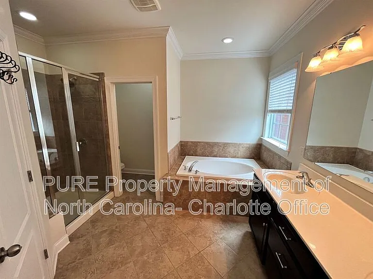 10330 Royal Winchester Dr — Photo 21