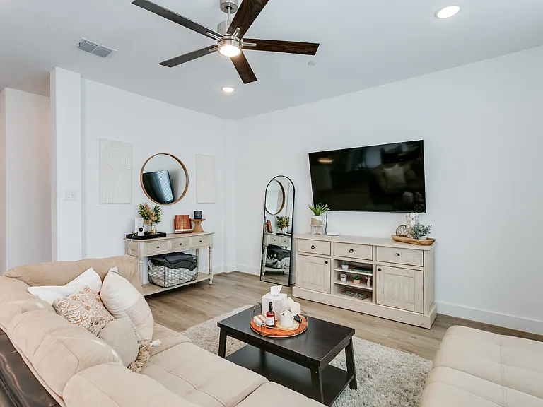 7605 Reis Ln #1 — Photo 17