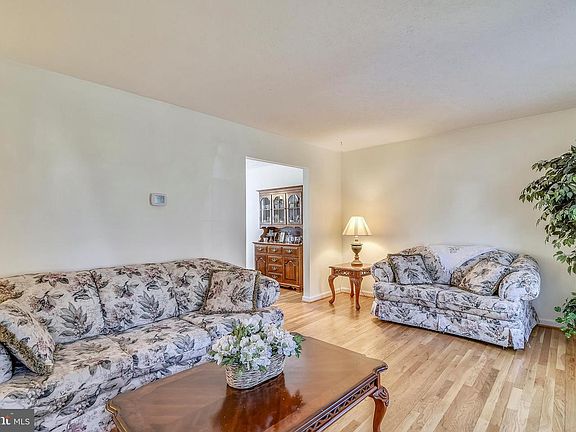 5th image of 803 Sea Green Dr