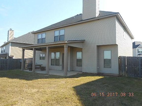 Covered Porch / Back Yard