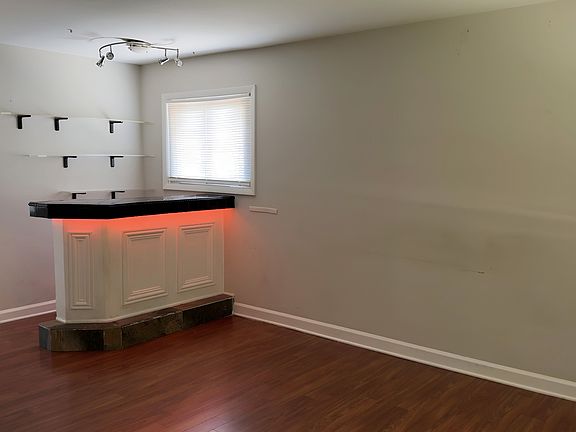 4th image of 17331 Community St