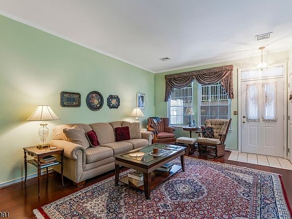 2nd image of 17 Quail Brook Court