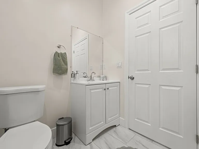 19508 Hart St — Photo 16