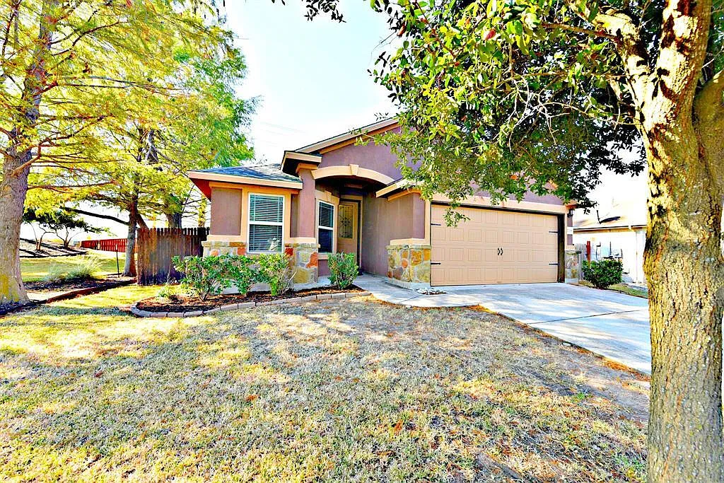 3 bed, 2.0 bath, 1457 sqft, $1,950 — Photo 2