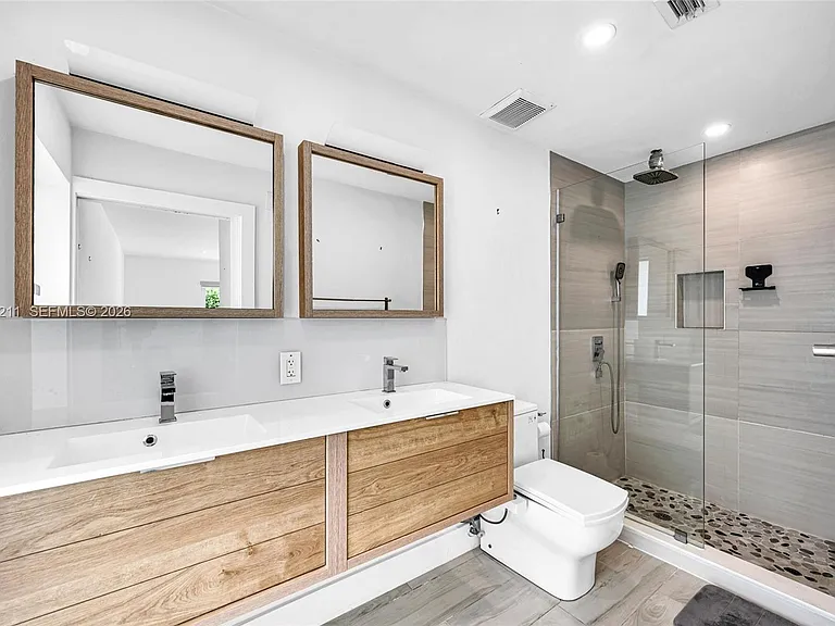 1080 NE 104th St — Photo 26