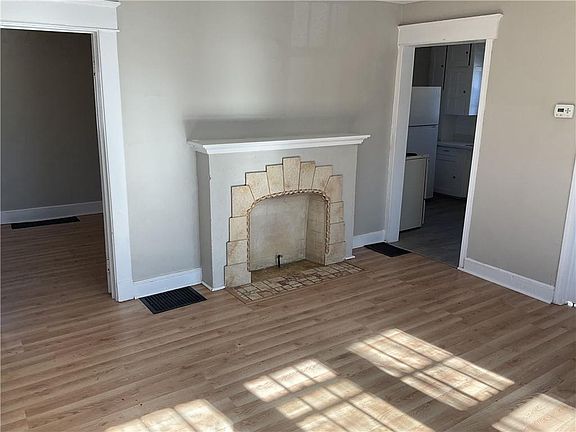 4th image of 8327 Flora Ave