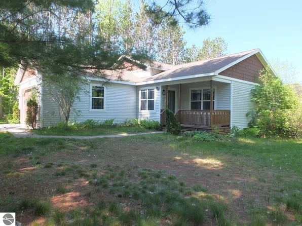 2332 Arthur Ct, Traverse City, MI 49685