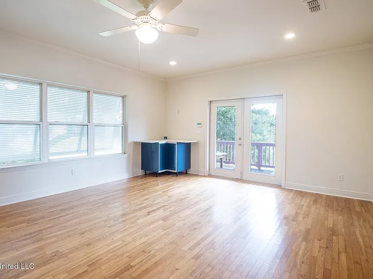 126 Miramar Ave — Photo 5
