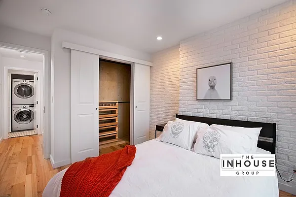 Sold by The In House Group | media 10