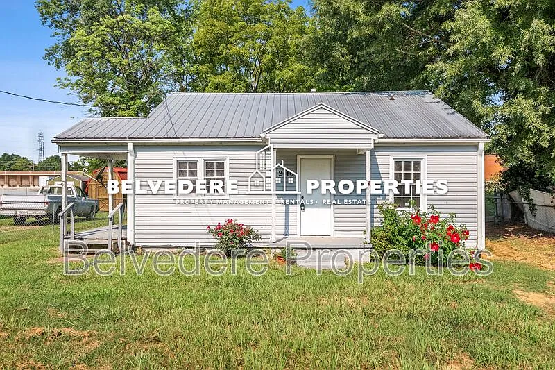 3 bed, 1.0 bath, 976 sqft, $1,200 — Photo 2
