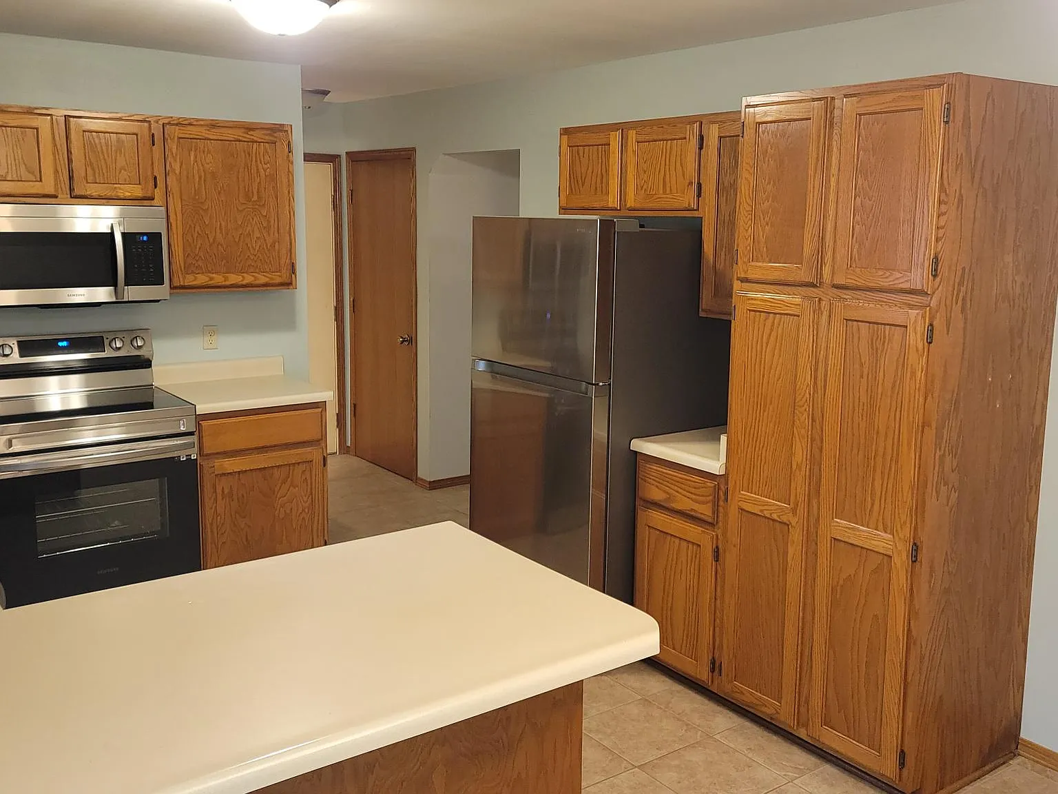 3 bed, 1352 sqft, $2,500 — Photo 3