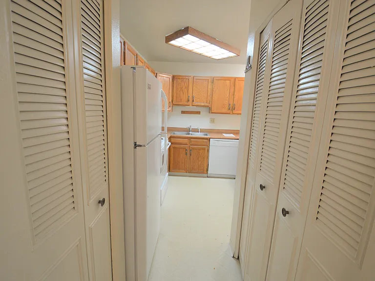 2027 Gyros Cir — Photo 4