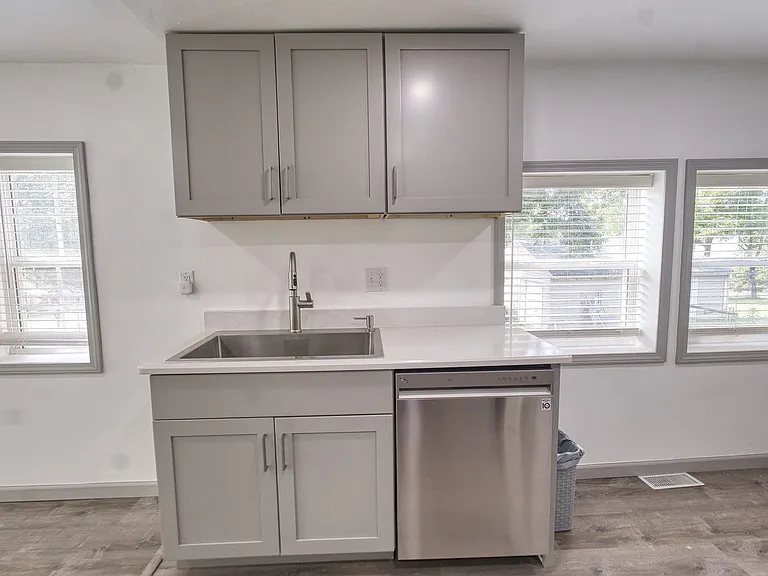 3494 Ludlow Ave — Photo 12