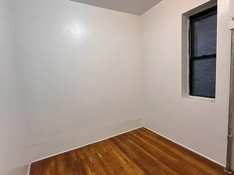 435 W 43rd St #2R — Photo 3