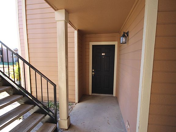 2nd image of 2550 N Alafaya Trl #14900AE58