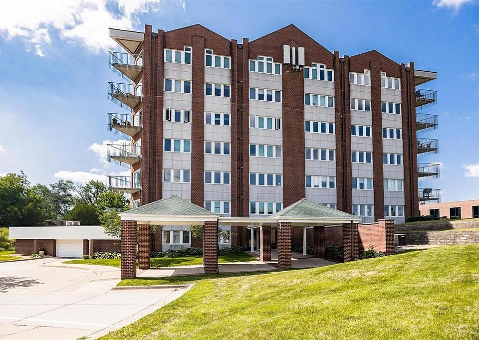 1st image of 111 Cottage Grove Ave SE APT 202