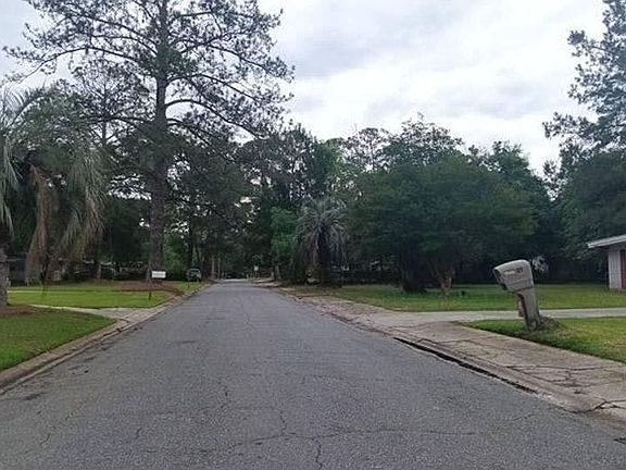 5th image of 403 Woodley Rd