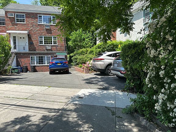 2nd image of 5467 Fieldston Rd #1