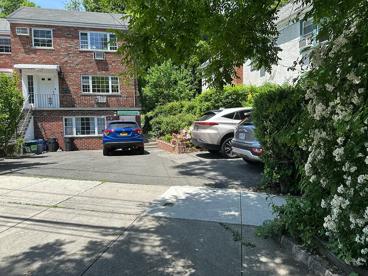 Building Photo - 5467 Fieldston Rd #1