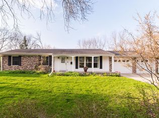 721 W Hillcrest Dr, Dekalb, IL 60115