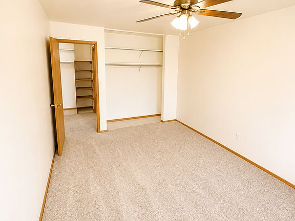 3rd image of 604 N Black River St #204