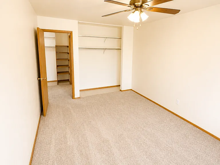 604 N Black River St — Photo 4