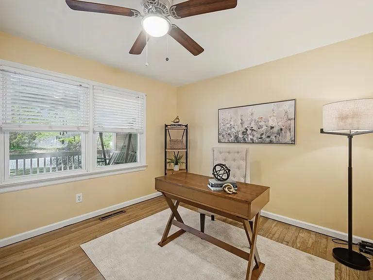 724 Yorkshire Dr — Photo 18