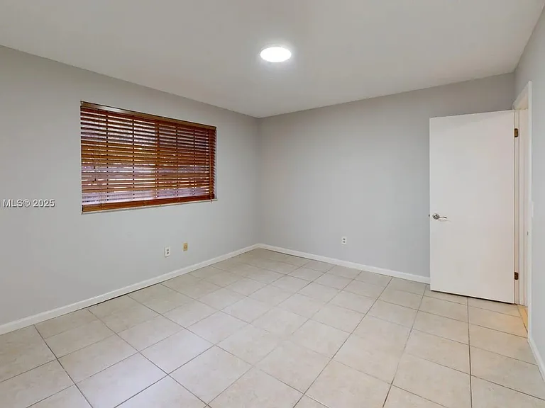 5032 SW 122nd Ter — Photo 14