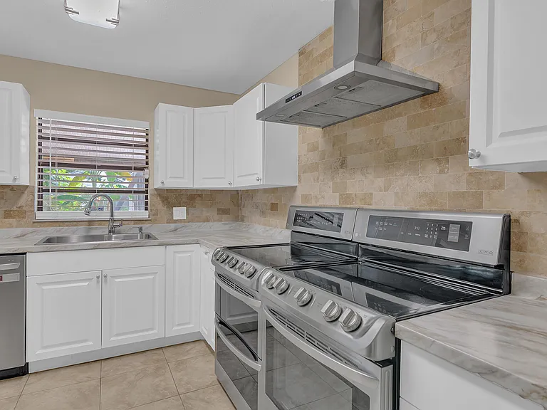 6113 Yucca Dr — Photo 6