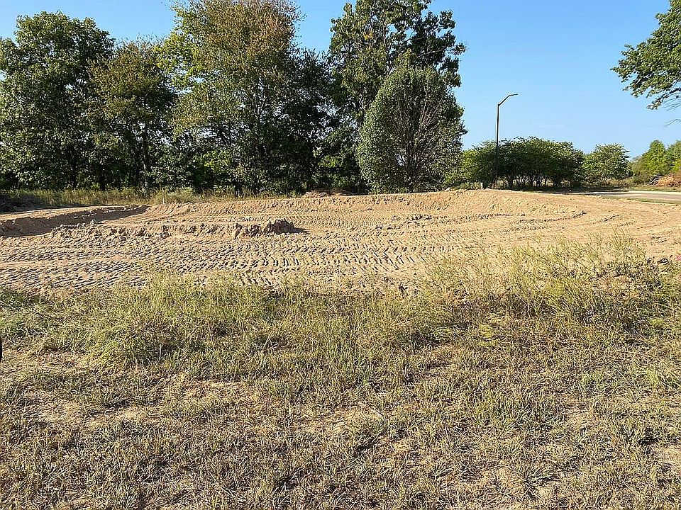 2nd image of 335 Rabbit Run